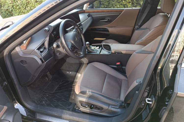 Used Lexus ES 2024 200 Premium Edition Left Front Seat
