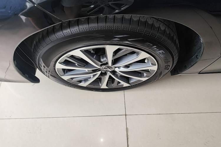 Used Lexus ES 2024 200 Premium Edition Left Front Wheel Hub