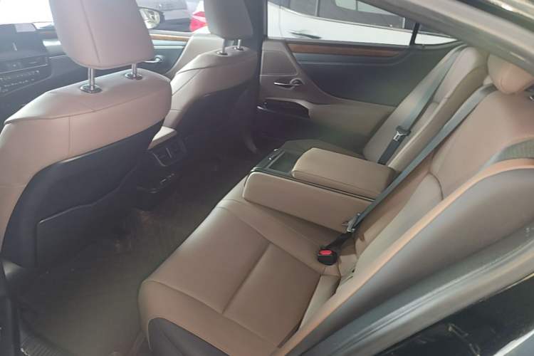 Used Lexus ES 2024 200 Premium Edition Left Rear Seat