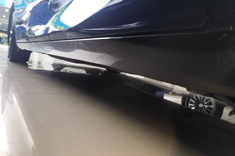 Used Lexus ES 2024 200 Premium Edition Left Side Sill