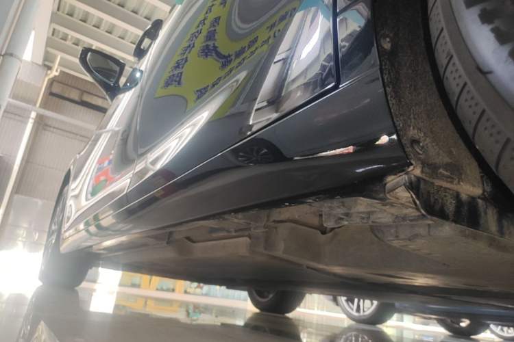Used Lexus ES 2024 200 Premium Edition Left Side Sill
