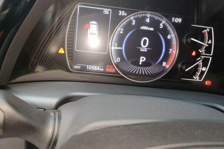 Used Lexus ES 2024 200 Premium Edition Odometer Close Up