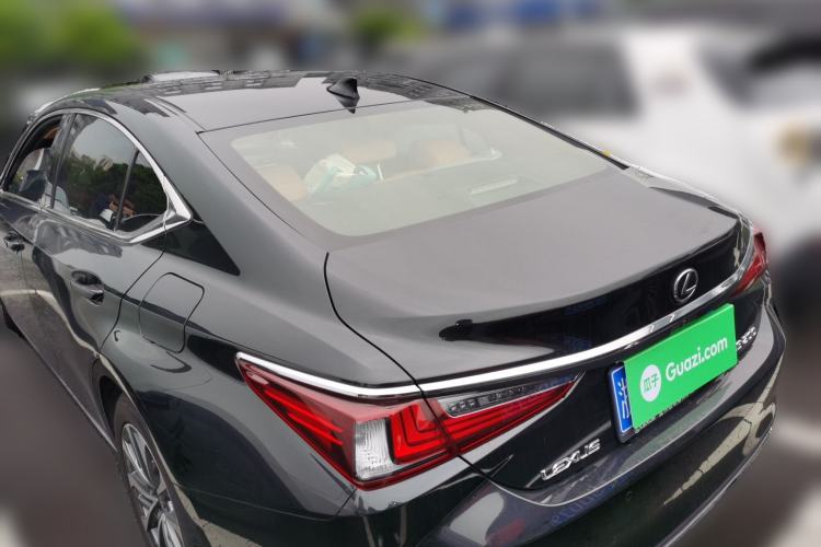 Used Lexus ES 2024 200 Premium Edition Rear Left 45 Deg