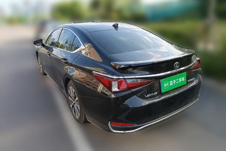 Used Lexus ES 2024 200 Premium Edition Rear Left 45 Deg