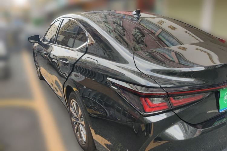 Used Lexus ES 2024 200 Premium Edition Rear Left 45 Deg
