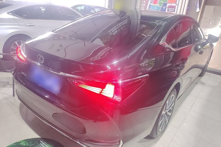 Used Lexus ES 2024 200 Premium Edition Rear Right 45 Deg