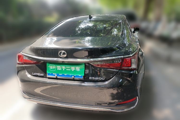 Used Lexus ES 2024 200 Premium Edition Rear Right 45 Deg