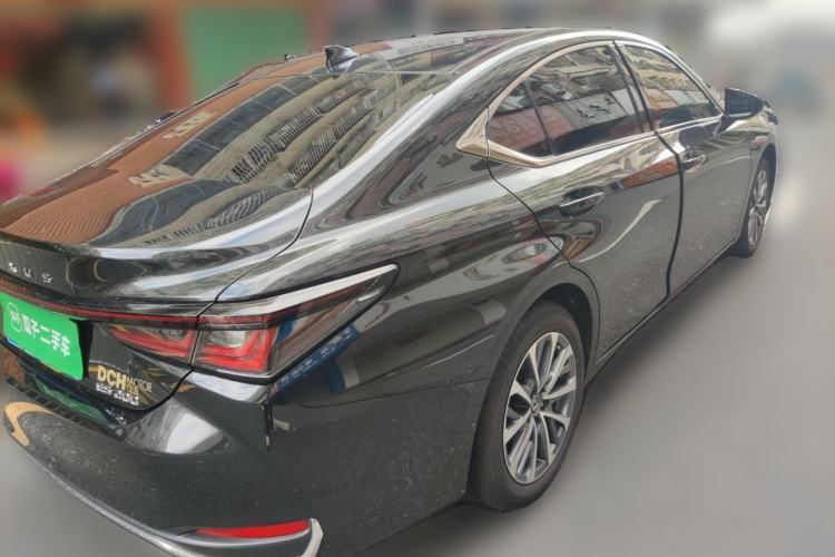Used Lexus ES 2024 200 Premium Edition Rear Right 45 Deg