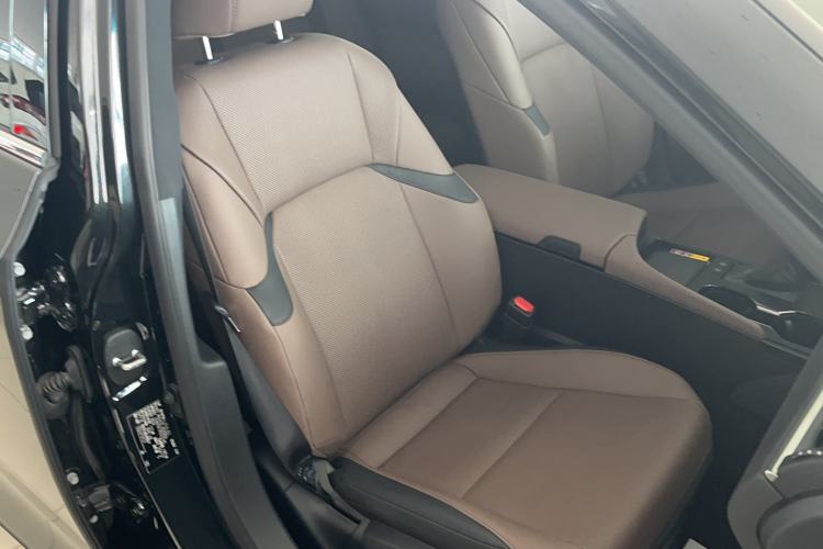 Used Lexus ES 2024 200 Premium Edition Right Front Seat