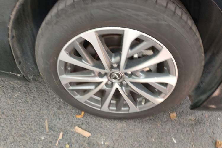Used Lexus ES 2024 200 Premium Edition Right Front Wheel Hub