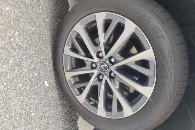 Used Lexus ES 2024 200 Premium Edition Right Front Wheel Hub