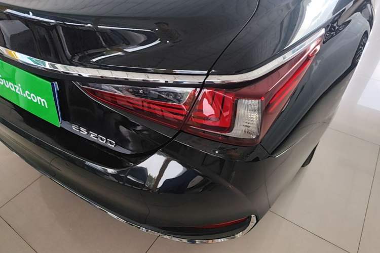 Used Lexus ES 2024 200 Premium Edition Right Rear Taillight