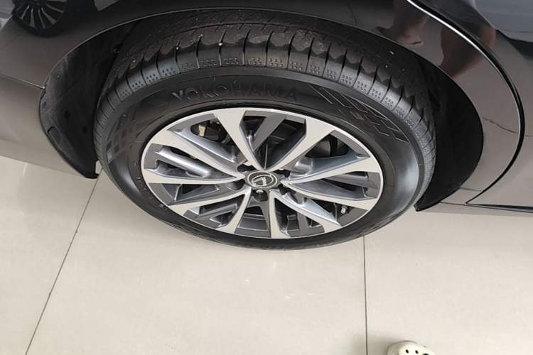 Used Lexus ES 2024 200 Premium Edition Right Rear Wheel Hub