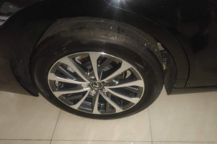 Used Lexus ES 2024 200 Premium Edition Right Rear Wheel Hub