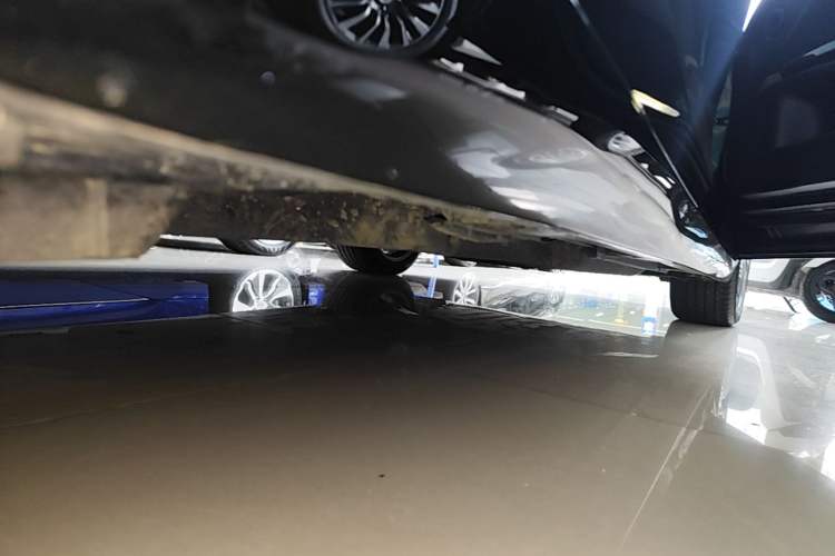Used Lexus ES 2024 200 Premium Edition Right Side Sill