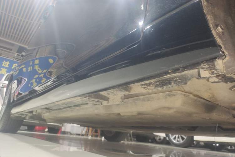Used Lexus ES 2024 200 Premium Edition Right Side Sill