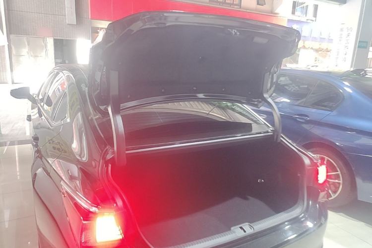 Used Lexus ES 2024 200 Premium Edition Trunk