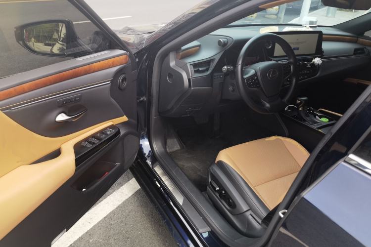 Used Lexus ES 2024 200 Premium Edition Driver Seat
