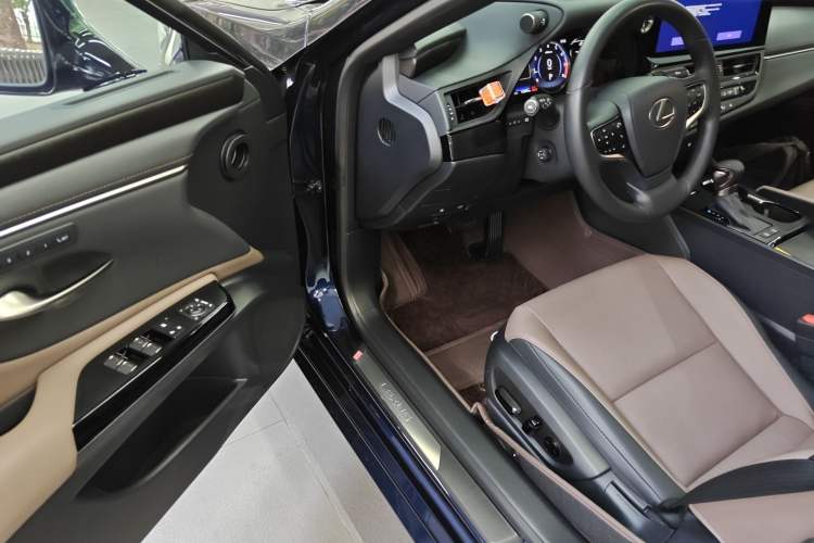 Used Lexus ES 2024 200 Premium Edition Driver Seat