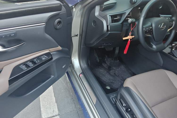 Used Lexus ES 2024 200 Premium Edition Driver Seat