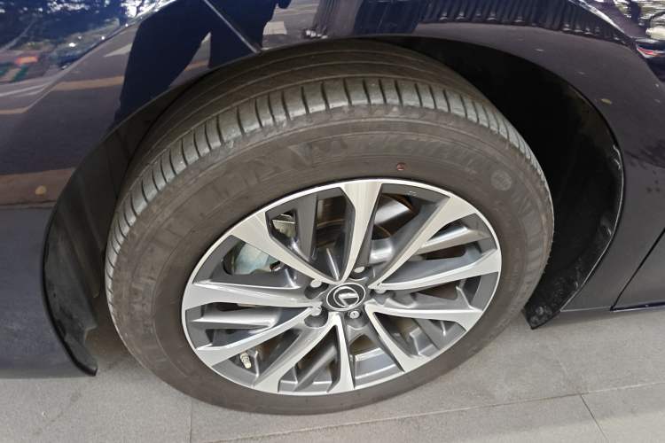 Used Lexus ES 2024 200 Premium Edition Exterior 4