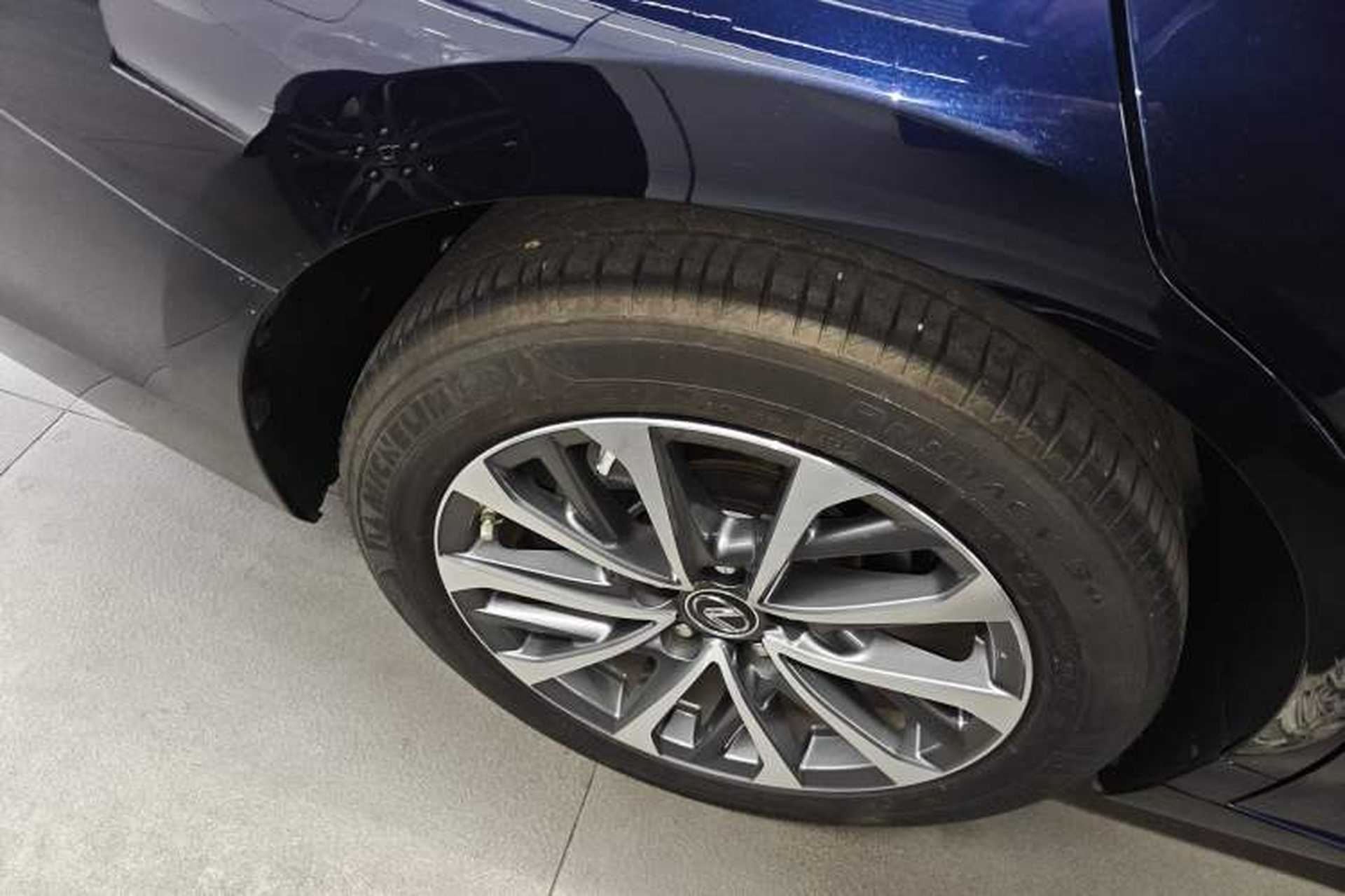 Used Lexus ES 2024 200 Premium Edition Exterior 5