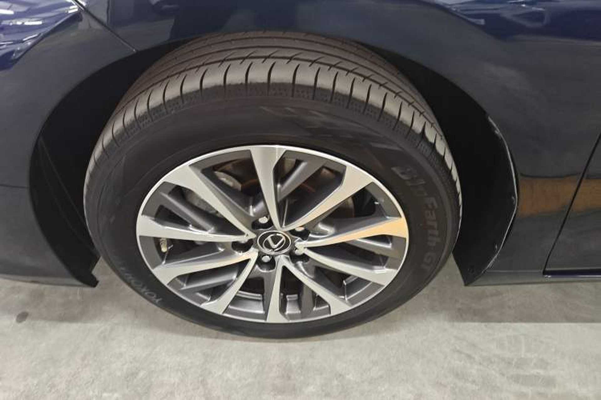 Used Lexus ES 2024 200 Premium Edition Exterior 7