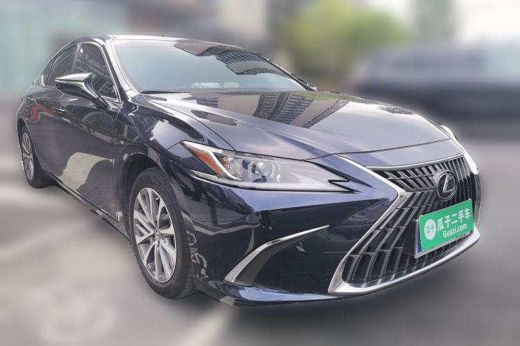 Used Lexus ES 2024 200 Premium Edition Front Right 45 Deg