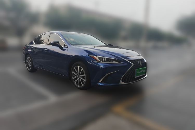 Used Lexus ES 2024 200 Premium Edition Front Right 45 Deg