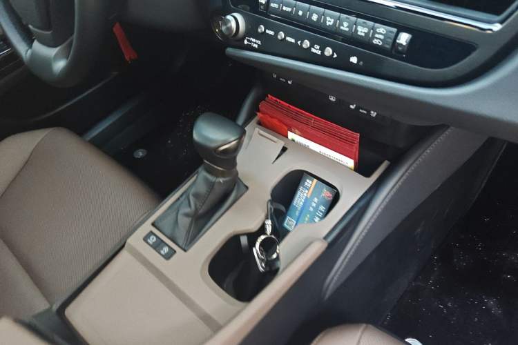 Used Lexus ES 2024 200 Premium Edition Gear Lever