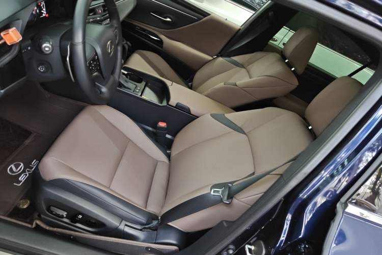 Used Lexus ES 2024 200 Premium Edition Left Front Seat
