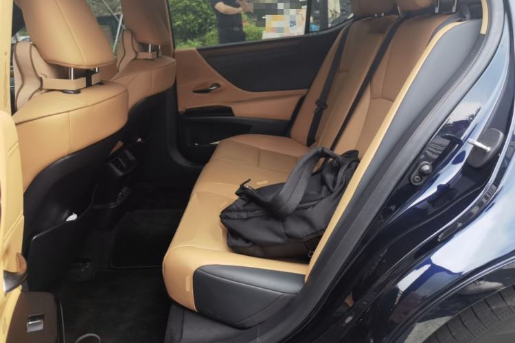 Used Lexus ES 2024 200 Premium Edition Left Rear Seat