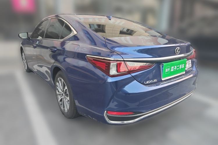 Used Lexus ES 2024 200 Premium Edition Rear Left 45 Deg