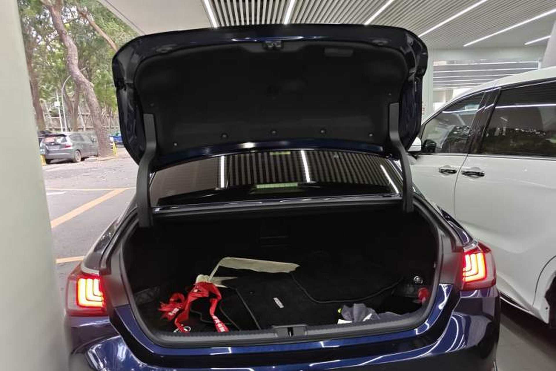 Used Lexus ES 2024 200 Premium Edition Trunk