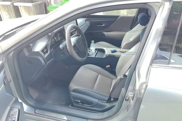 Used Lexus ES 2024 200 Premium Edition Left Front Seat