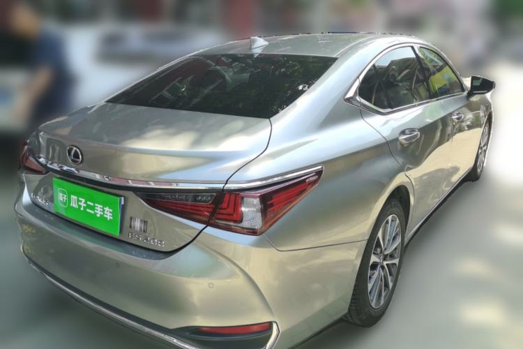 Used Lexus ES 2024 200 Premium Edition Rear Right 45 Deg