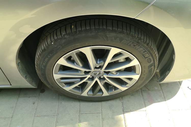 Used Lexus ES 2024 200 Premium Edition Right Front Wheel Hub