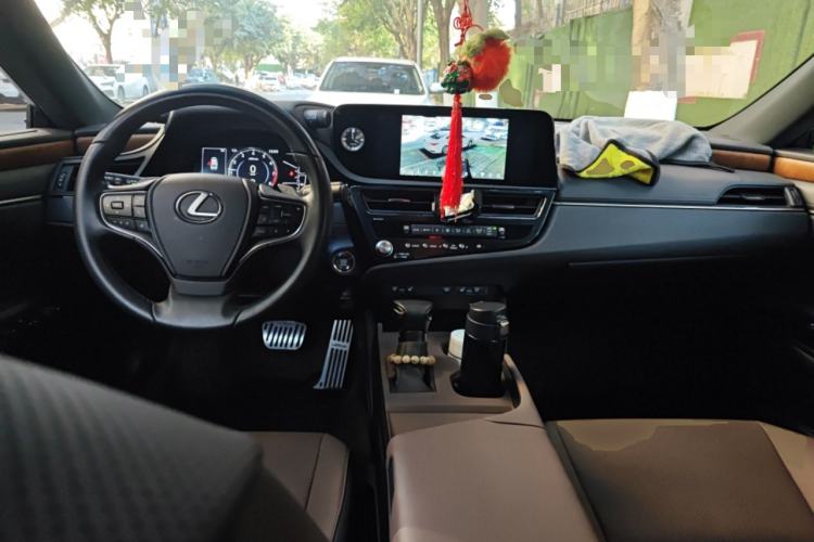Used Lexus ES 2024 200 Premium Edition Center Console