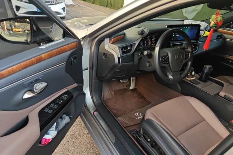 Used Lexus ES 2024 200 Premium Edition Driver Seat