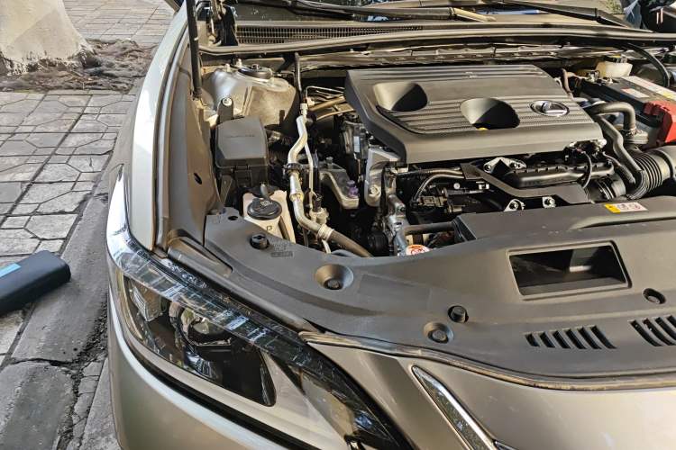 Used Lexus ES 2024 200 Premium Edition Engine Bay Right