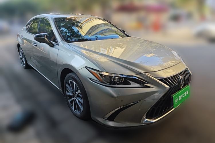 Used Lexus ES 2024 200 Premium Edition Front Right 45 Deg
