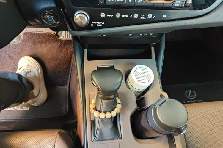 Used Lexus ES 2024 200 Premium Edition Gear Lever
