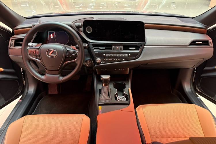 Used Lexus ES 2024 200 Premium Edition Interior 1