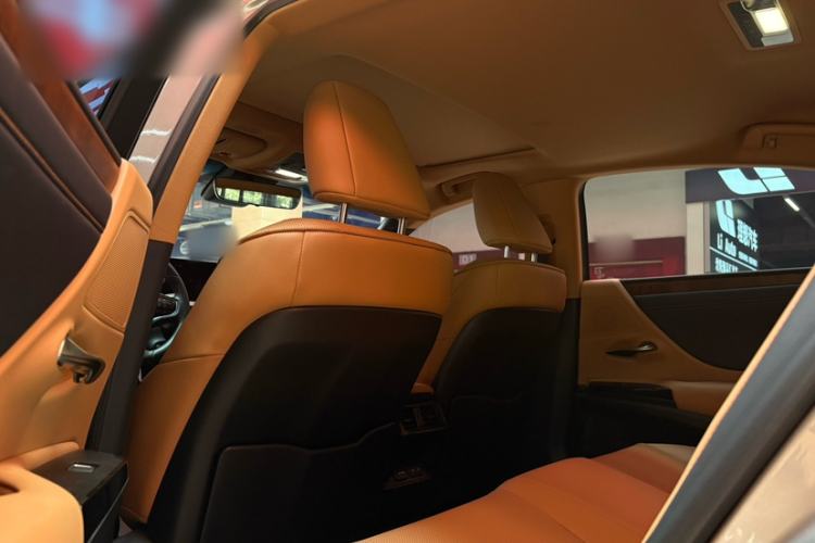 Used Lexus ES 2024 200 Premium Edition Interior 2