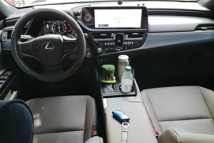 Used Lexus ES 2024 200 Premium Edition Interior 2