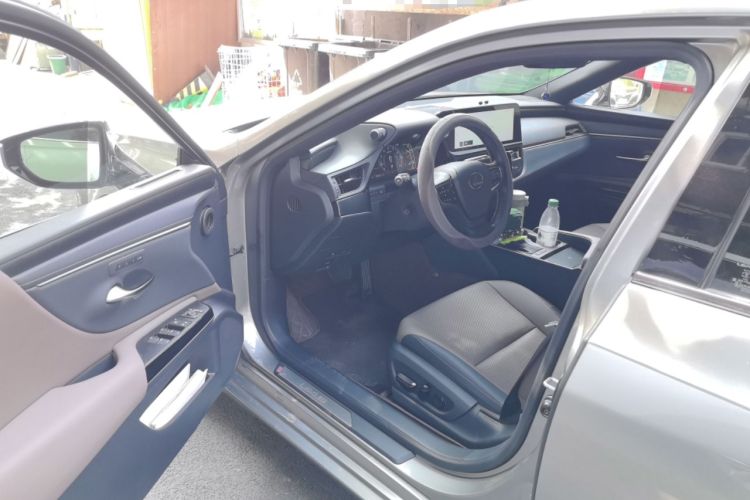 Used Lexus ES 2024 200 Premium Edition Interior 3