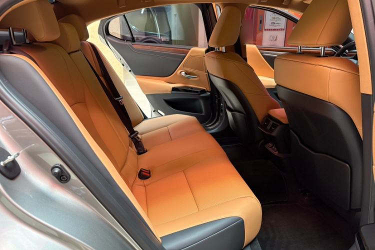 Used Lexus ES 2024 200 Premium Edition Interior 4
