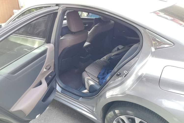 Used Lexus ES 2024 200 Premium Edition Interior 4
