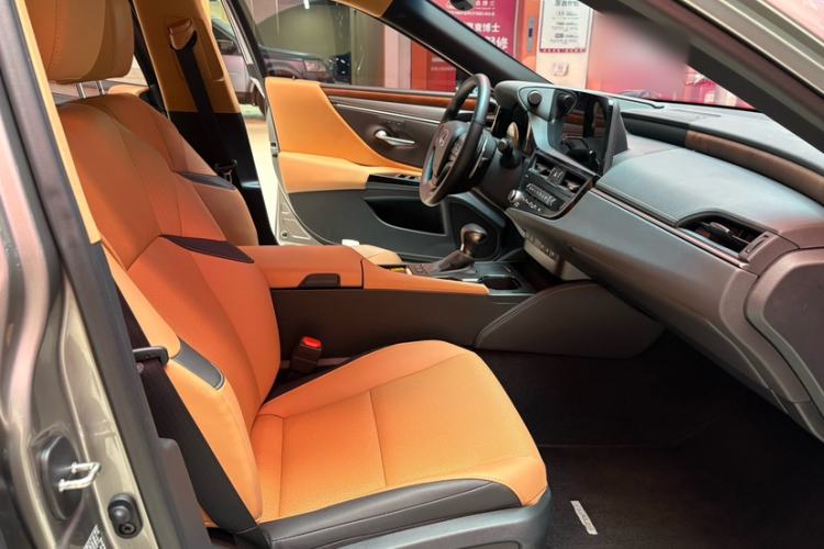 Used Lexus ES 2024 200 Premium Edition Interior 5