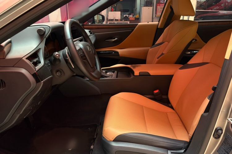 Used Lexus ES 2024 200 Premium Edition Interior 6